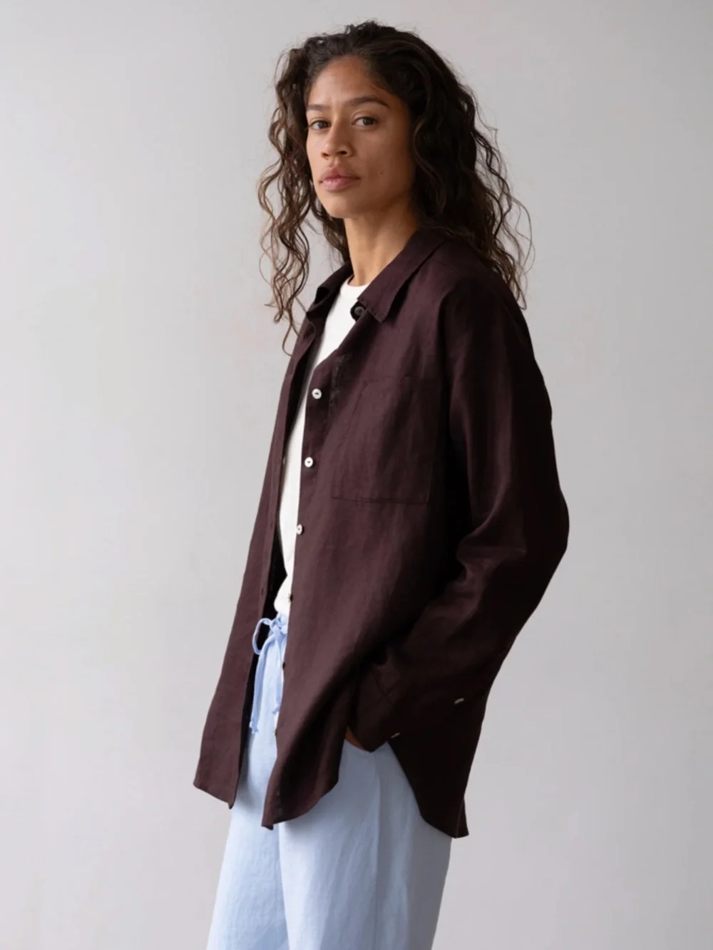 DONNI The Linen Relaxed Shirt in Espresso - Picture 3 of 9